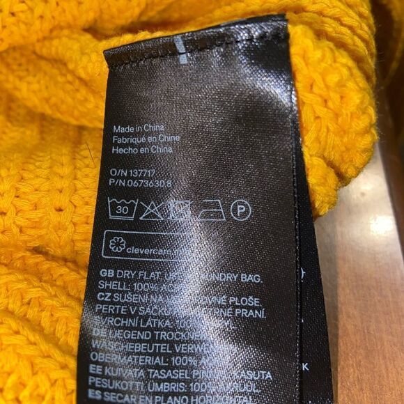 Divided bright yellow criss cross back sweater size meduim - Picture 4 of 4